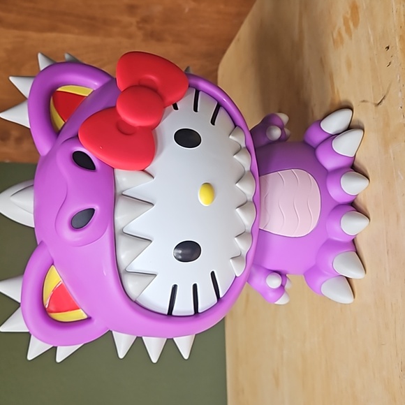 HELLO KITTY KAIJU FIGURAL BANK - Picture 9 of 9